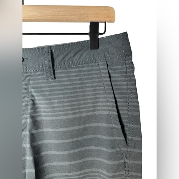 Goodfellow & Co Men’s Striped Hybrid Swim Shorts Gray Size 32 - Picture 3 of 9